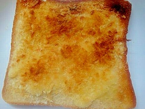 パン粉がこんがりマヨネーズとチーズのラスク